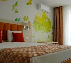 Семейный номер Superior с балконом в Club Aqua Plaza
