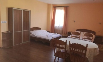 Номер полулюкс с 2 двуспальными кроватями в Зорина