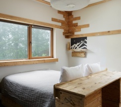 Шале 28 Стандарт с балконом (одна большая кровать) в Шале 28