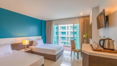 Двухместный номер Deluxe с видом на бассейн 2 отдельные кровати в Chanalai Hillside Resort, Karon Beach