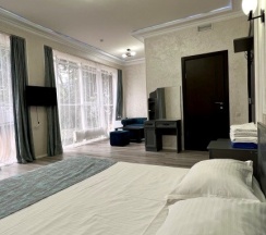 Полулюкс с двуспальной кроватью и диваном в Uragi