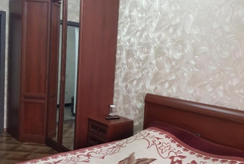 Пицунда: Апартаменты Сдаётся в 2-х ком.кв. 1 комната на берегу моря на 2 человека. Проживание с хозяевами.