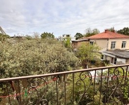 Трёхместный номер Deluxe с балконом и с видом на горы в Закавказье