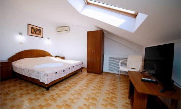 Двухместный номер Дабл в мансарде в Ясон