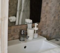 Двухместный коттедж двуспальная кровать в Четыре сезона