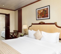 Номер улучшенный с 1 двуспальной кроватью в Гранд мандарин