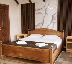 Двухместный номер Winterfell с балконом и с видом на горы двуспальная кровать в Winterfell