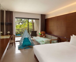 Двухместный номер Deluxe с видом на бассейн двуспальная кровать в Отель Novotel Phuket Kata Avista Resort And Spa