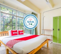 Кровать в общем номере в OYO 928 Leaf Hostel