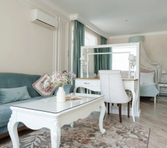 Двухместный люкс Provence №40 с 2 комнатами с красивым видом из окна двуспальная кровать в Лель