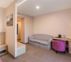 Джуниор Сюит в Harbor Club Hotel