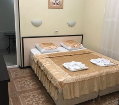 Семейный двухкомнатный с кухней в Уют