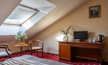 Улучшенный с мансардным окном в Голден отель