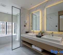 Трёхместный номер Deluxe в Laya Resort Phuket Island