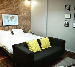 Номер Standard с красивым видом из окна в Goodfellas Thong Lor Hostel