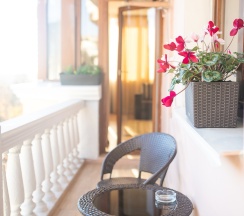 Люкс 3-х комнатный с кухней и балконом 4-х местный в Жемчуг