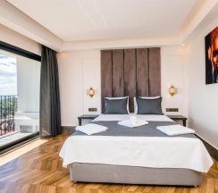 Двухместный номер Deluxe с видом на море двуспальная кровать в Kas Pier Hotel