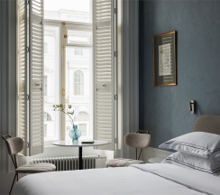 Комфорт с видом на Невский проспект в Огюстин Шатильон