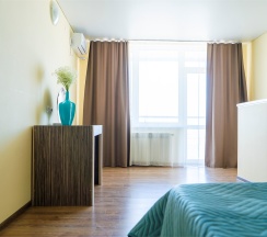 Двухуровневый семейный номер с балконом на 3-4 гостей и видом на море (корпус Б) в Оптимист