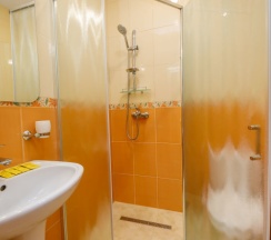 Двухместный номер Comfort с балконом и с видом на парк двуспальная кровать в Прометей 3