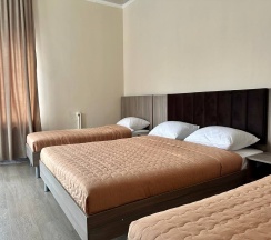 Полулюкс четырехместный с балконом в Come Inn