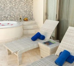 Двухместная Select Club Penthouse (двуспальная кровать) в Sandos Caracol Select Club - только для взрослых, все включено