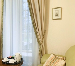 Номер улучшенный с 1 двуспальной кроватью в Барский флигель