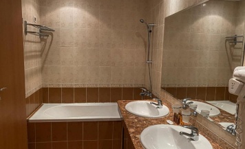Люкс c 1 комнатой с балконом и с видом на парк в Helios Spa