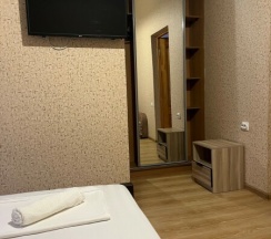 Двухместный стандарт с 1 двуспальной кроватью и 1 односпальным диваном в Надежда