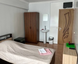 Комната эконом с 2 односпальными кроватями в Надежда