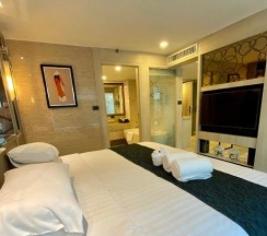 Четырёхместный люкс с 2 комнатами с балконом в The Sanctuary Phratamnak Pattaya