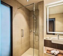 Двухместный номер Guest с видом на сад двуспальная кровать в Отель Courtyard by Marriott Baku