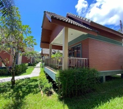 Бунгало Air-Con семейное с видом на сад в Kaibae Beach Resort
