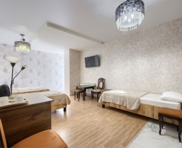 Семейный с двуспальной и двумя односпальными кроватями в Nairi