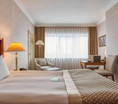 Двухместный номер Deluxe с видом на город двуспальная кровать в Rixos President Astana