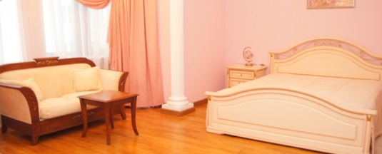 Полулюкс в Династия