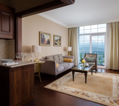 Люкс Deluxe с балконом и с красивым видом из окна в Rixos Almaty
