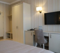 Номер полулюкс с 1 двуспальной кроватью в Аура