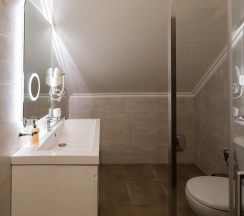 Номер люкс с 1 двуспальной кроватью в Djump hotel