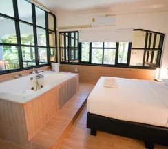 Люкс семейный с джакузи с видом на сад в Basaya Beach Hotel & Resort