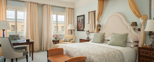 Делюкс King в Four Seasons Hotel Lion Palace St. Petersburg
