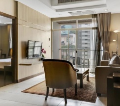 Люкс с балконом в Grand Asoke Suites Boutique Residence
