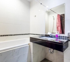Трёхместный семейный номер Standard в 7Q Bangla Hotel
