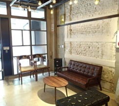 Кровать в общем номере в DAN Hostel