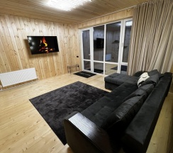 Коттедж с красивым видом из окна в Легенда