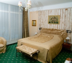 Стандарт комфорт с балконом, 1 большая кровать в Березки
