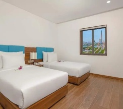 Двухместный номер Superior с балконом (2 отдельные кровати) в Gold Plaza Hotel Da Nang