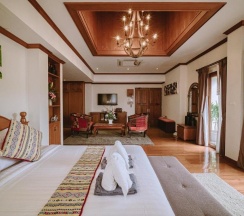Люкс Deluxe с балконом и с красивым видом из окна в Baan Huen Phen