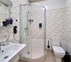 Студия Панорамная улучшенная с балконом, мини кухней и видом на город и море в Амбассадор