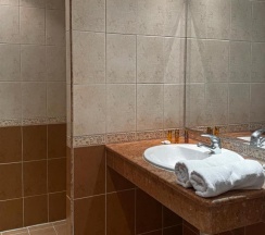 Двухместный номер Standard с балконом и с видом на парк двуспальная кровать в Helios Spa
